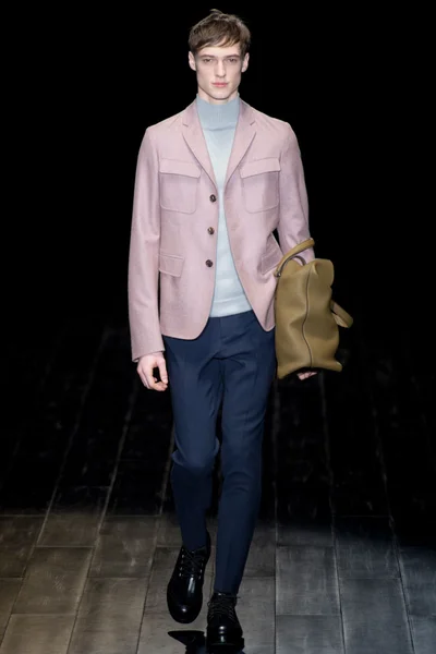 Look 3